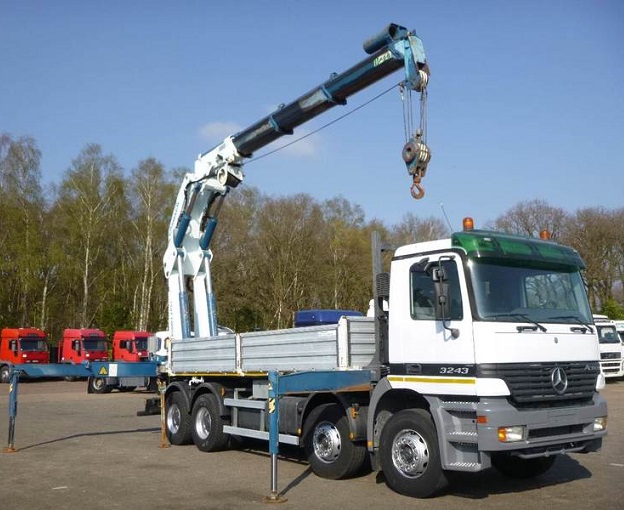 CRANE TRUCK