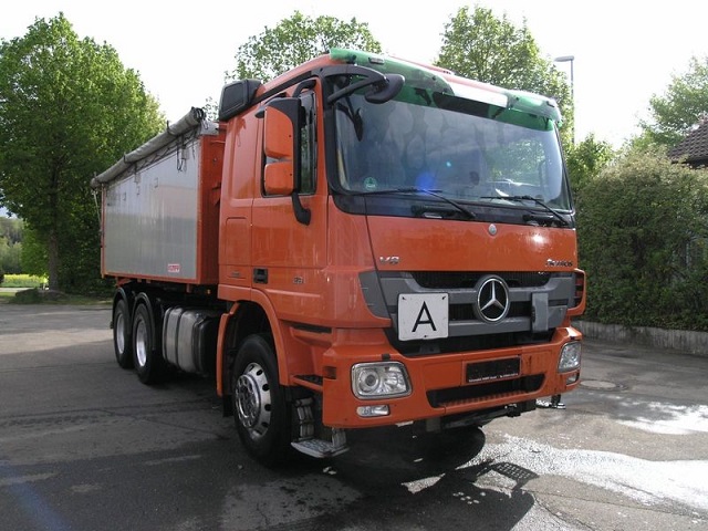 MERCEDES BENZ TRUCK