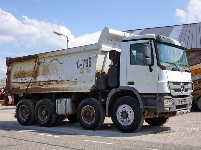 MERCEDES BENZ TRUCK