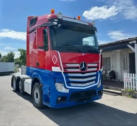 MERCEDES BENZ TRUCK